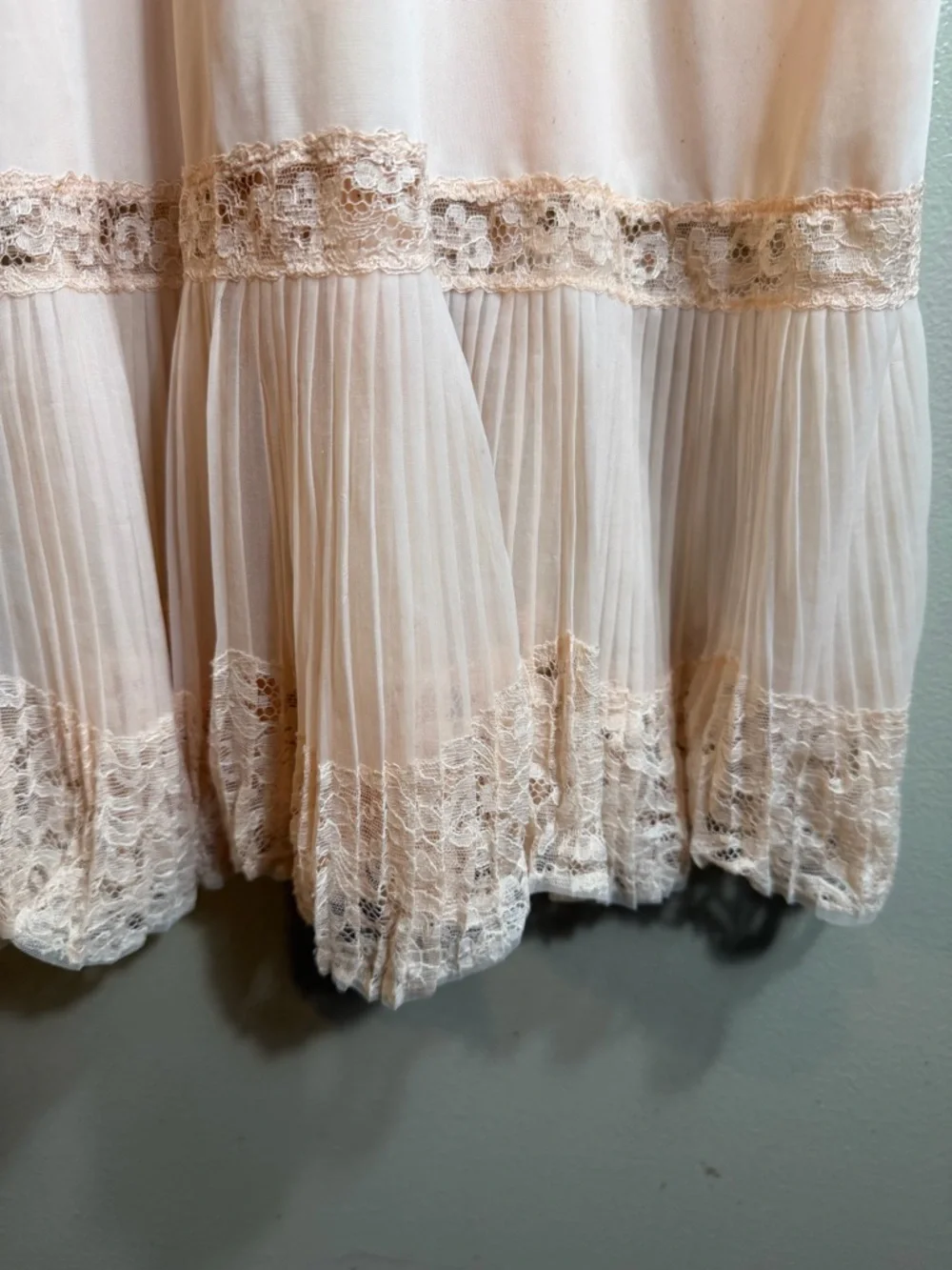 Vintage Vanity Fair Peach Lace Slip Dress Size 32 Small Nylon Nightgown Midi - Picture 3 of 6